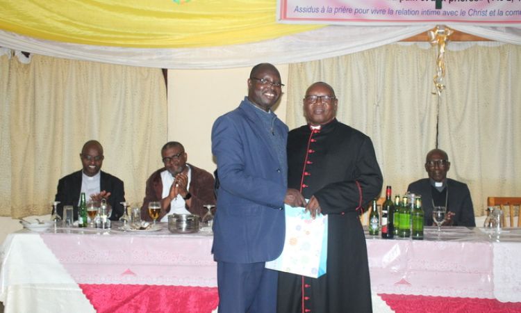 LE GRAND SEMINAIRE SAINT JEAN PAUL II DE GITEGA REND HOMMAGE A LA DISPONIBILITE DE MONSEIGNEUR ALEXIS BAVUGAMENSHI